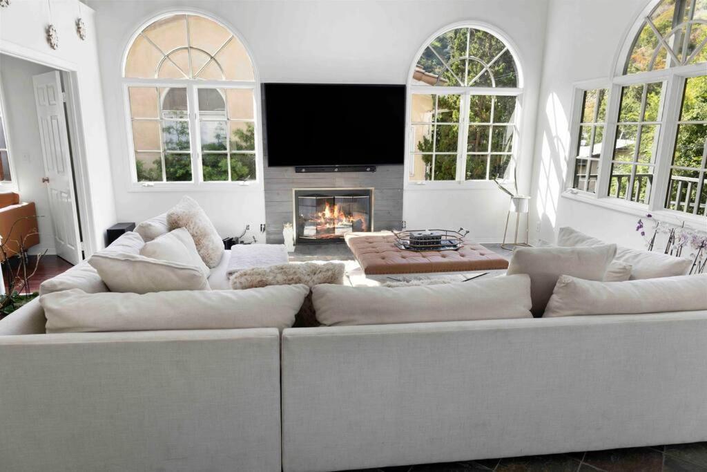 Stunning Mediterranean Mansion In Laurel Canyon 洛杉矶 外观 照片